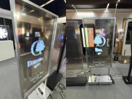 Transparentní OLED LG - dotykový informační systém